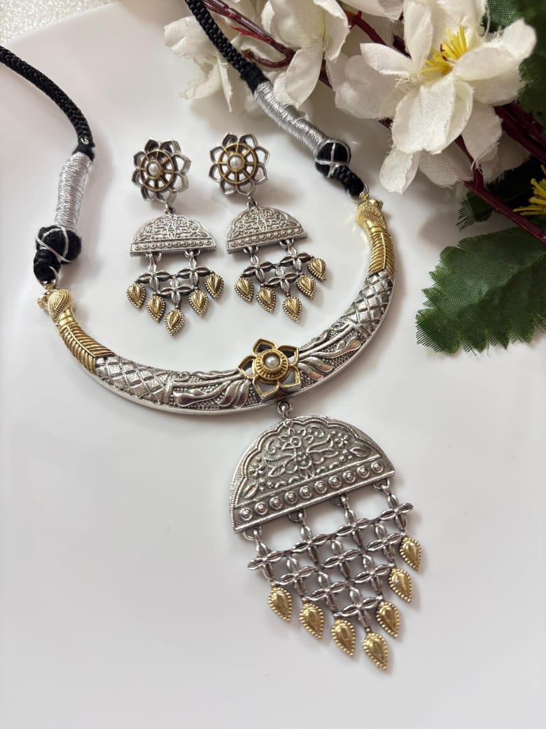Dual Tone Hasli Necklace Set with Leaf Charms
